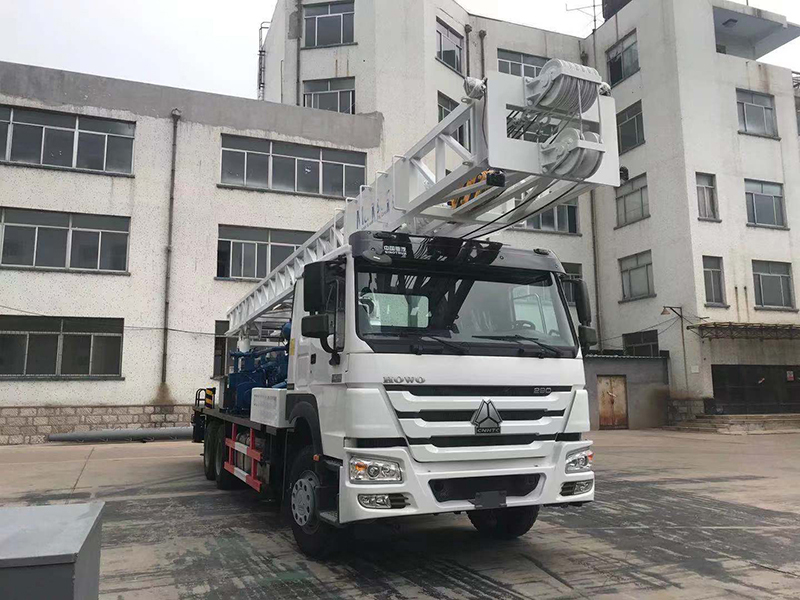 Oil & Gas Field Drilling Rigs | Trailer-Mounted Horizontal Mobile Rigs 1000m 1500m 3000m