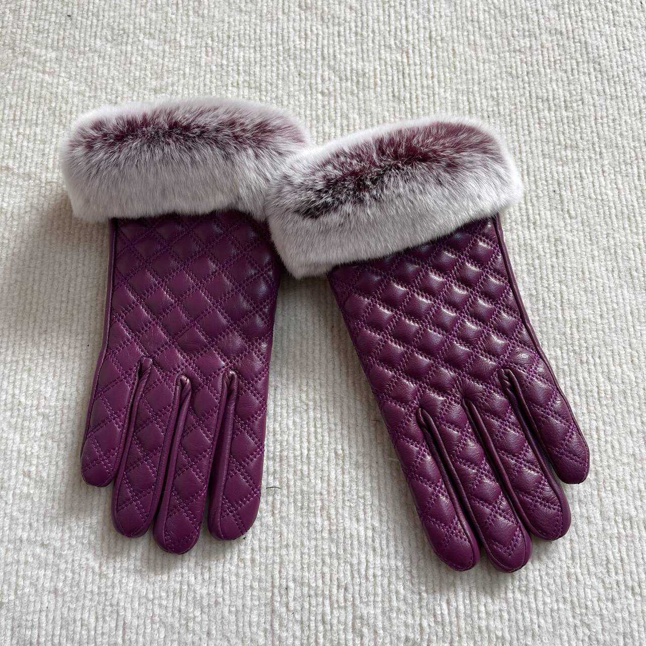 YY5388 Womens Leopard Pattern Leather Gloves Womens Short Winter Wool Lining Thick Luvas Botton Warm Guantes Mujer241105