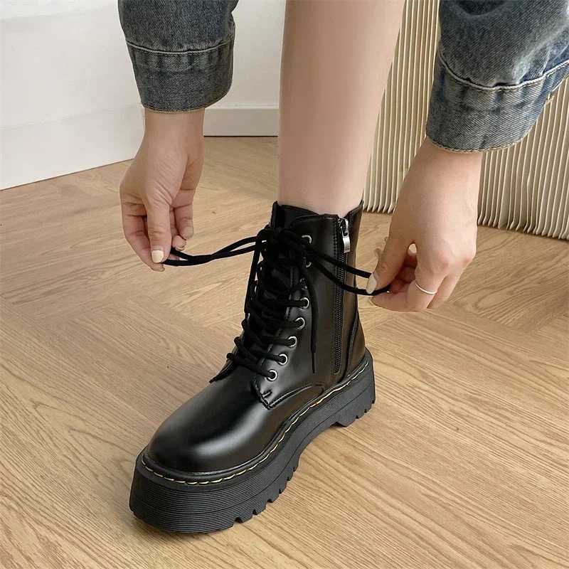 Minimalist Lace-up Women Boots 5Cm Chunky Heel Platform Women Boots British Style Thick Sole Increase Height Casual BootsT251223