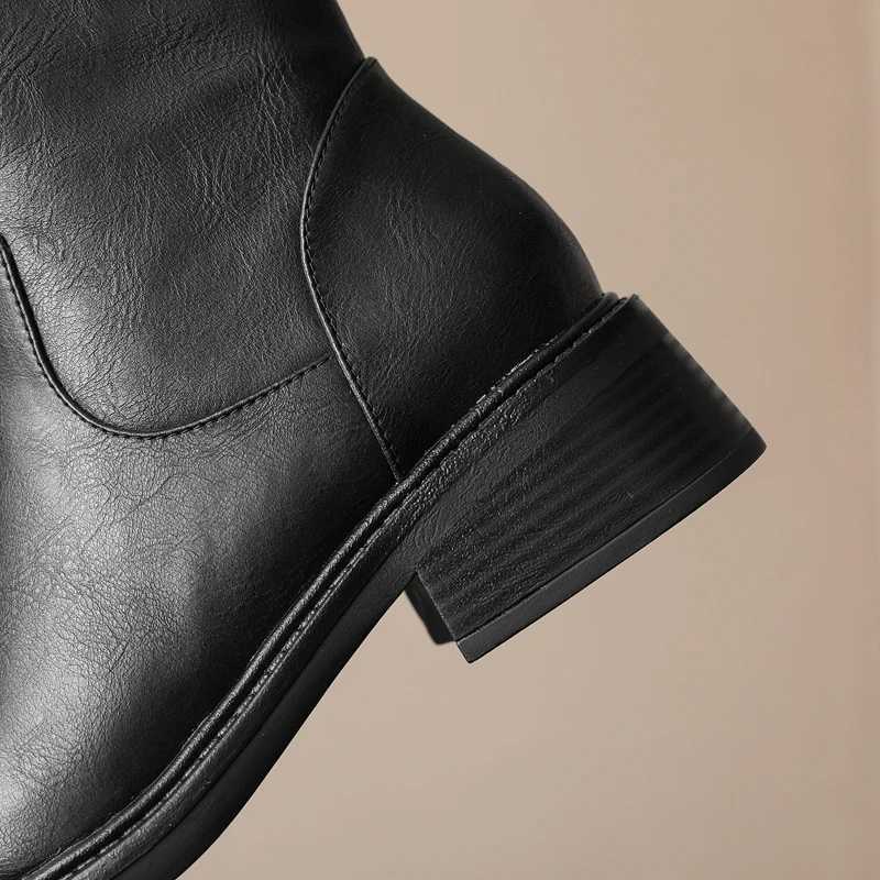 Womens New Autumn/Winter Genuine Leather Cowhide Mid Heel Large Metal Belt Buckle and Knee Zipper High Barrel Knight BootsT251223