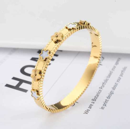 Luxury-simplified stainless steel jewelry, women's accessories, men's versatile exquisite wristbands M251219