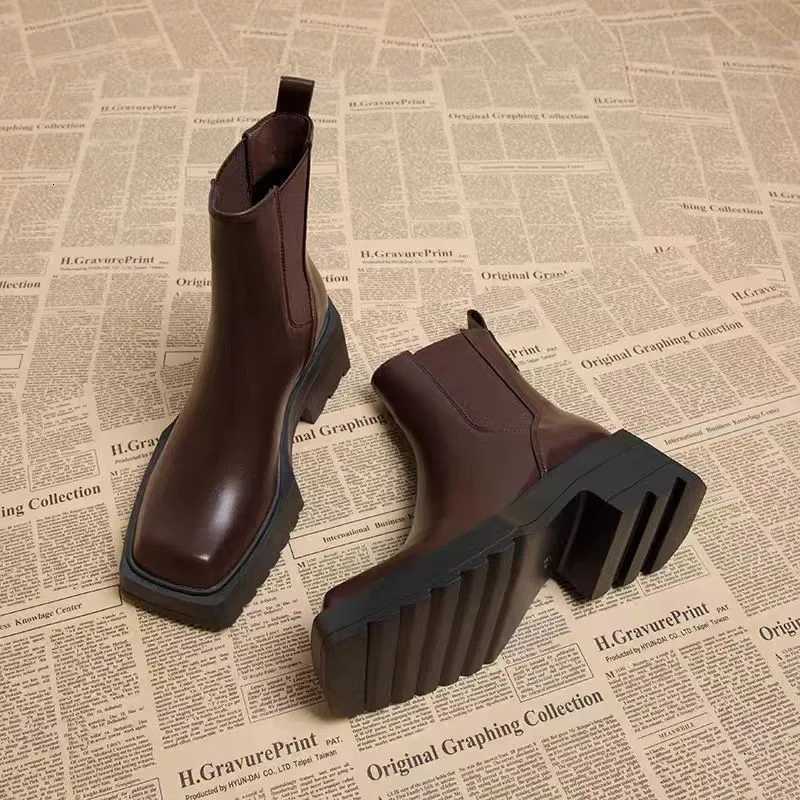 Small woman slim cigarette boots thick-soled square head thick heel Chelsea womens boots Hepburn short bootsT251223