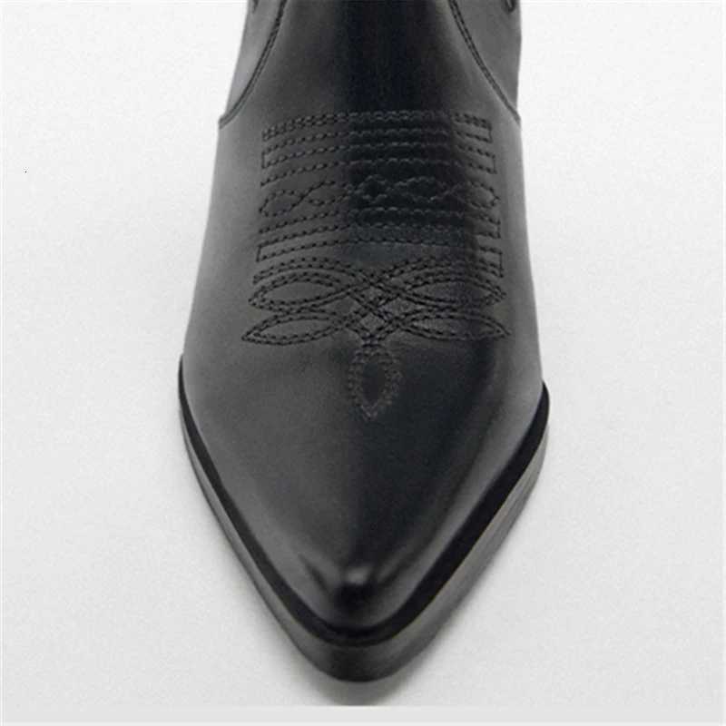 Embroidered Women Chelsea Boots Pointed Toe Short Booties Chunky High Heels Black Ankle Botas Mujer Designer Cowboy ShoesT251223
