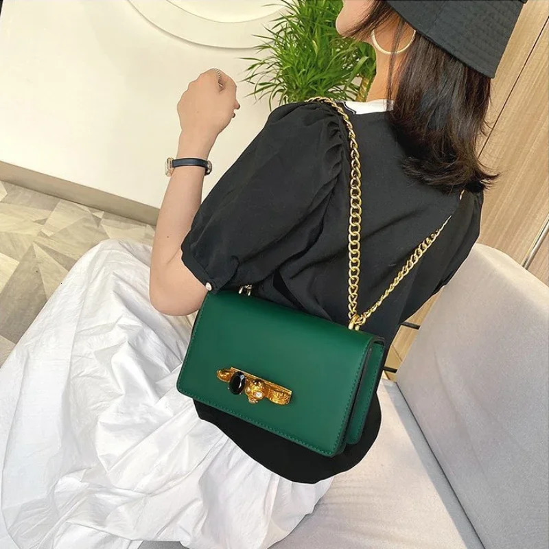 Ring-hardware Shoulder Bag Women Skull Stud Detailing Crystal Embellishment Sliding Chain-link Crossbody Bag Trend Handbag 251217