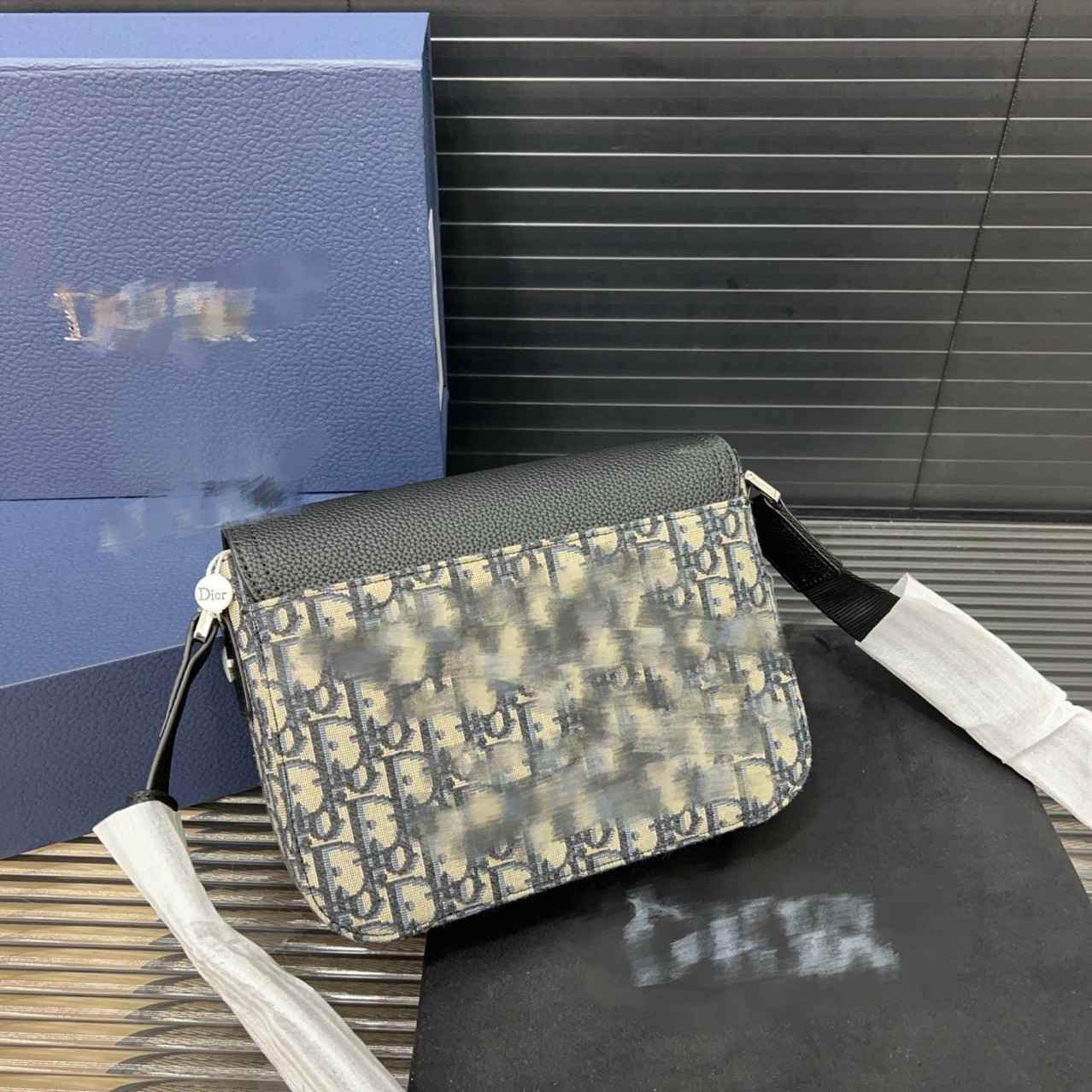 2025 New Saddle Messenger Bag Fashion Lock Buckle Trendy Versatile Flap Casual Single Shoulder Crossbody Postman Bag