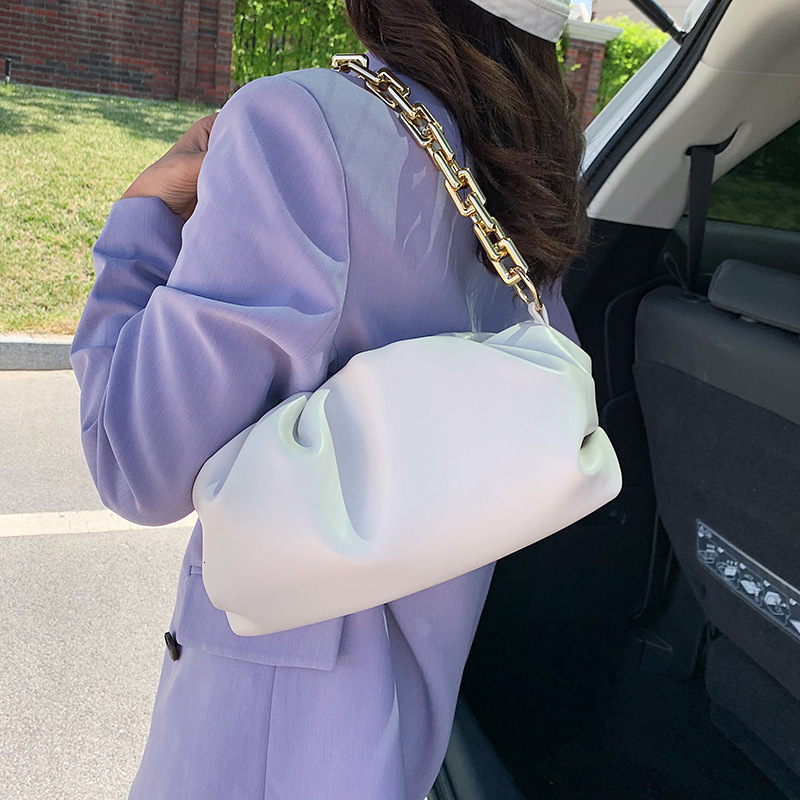 2023 Cloud Womens Bag Korean Style Casual Fashion Shoulder Bag Chain Internet Celebrity Crossbody Handbag 240816