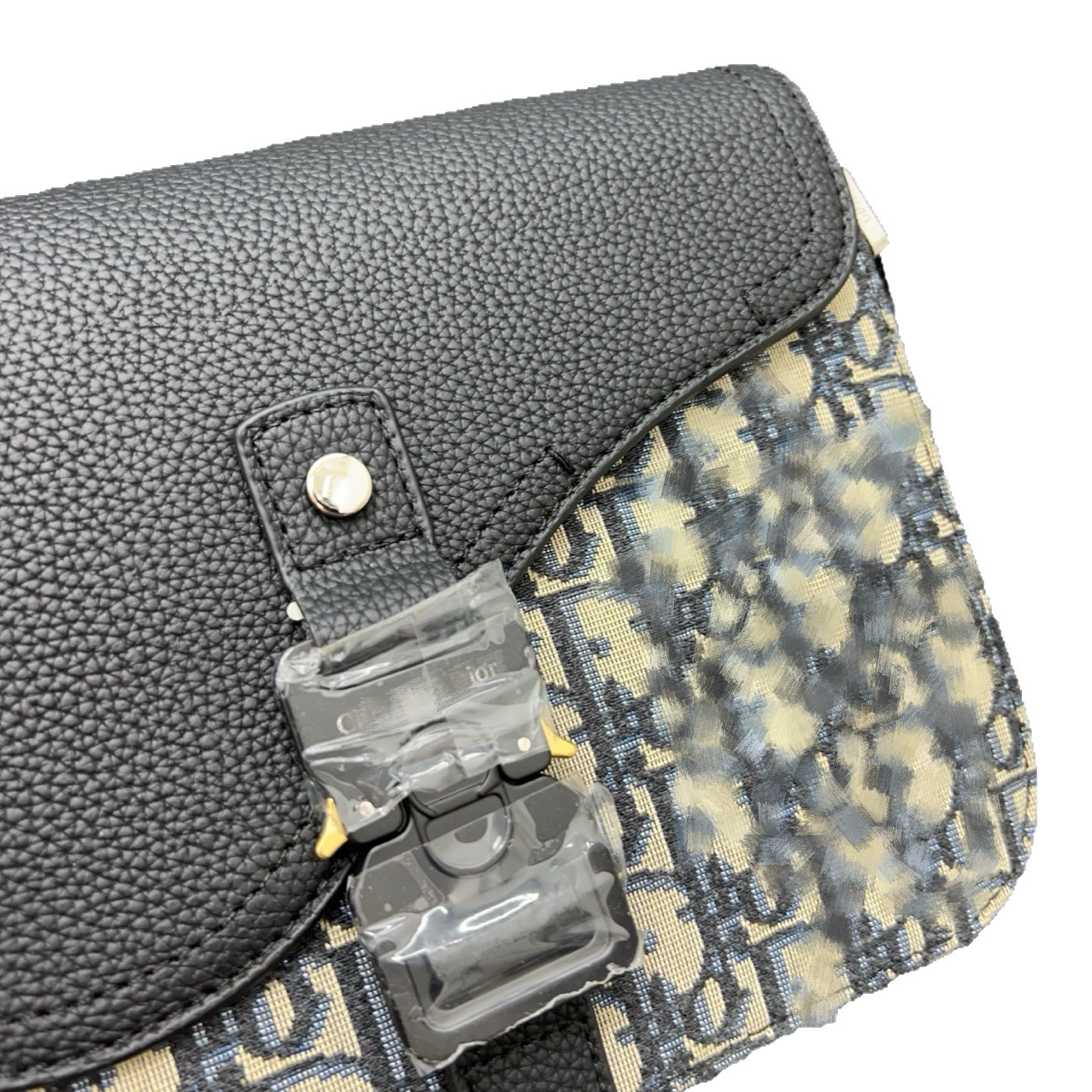 2025 New Saddle Messenger Bag Fashion Lock Buckle Trendy Versatile Flap Casual Single Shoulder Crossbody Postman Bag