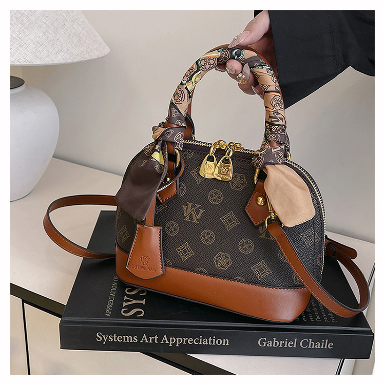 Wk 2025 new shell bag, high-end printed portable messenger bag, versatile bag, popular women's shoulder bag this year