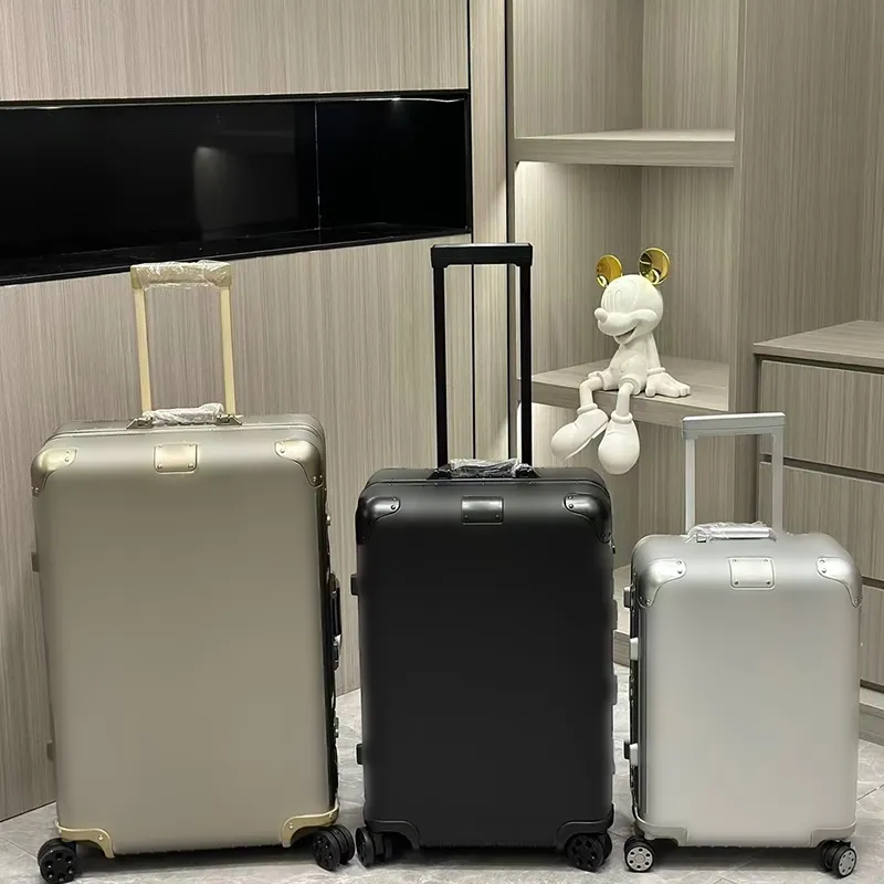 Luggage Suitcases Designer Suitcase with wheels Luxury metal and distinct Capacity Men Women Trolley case Suitcases Boarding Case
