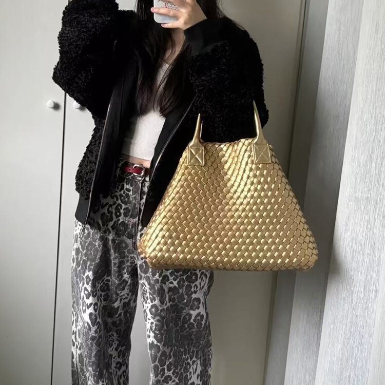 Handwoven Handheld for Women 2024 New Large Capacity Tote Travel Versatile Shoulder Bag