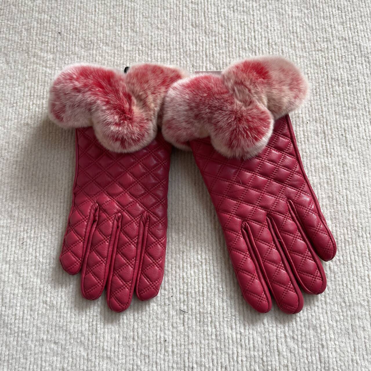 YY5388 Womens Leopard Pattern Leather Gloves Womens Short Winter Wool Lining Thick Luvas Botton Warm Guantes Mujer241105