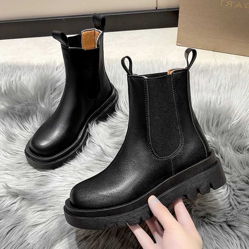 2024 New Women Walking Designer Casual Outdoor Square Heel Boots Women Slip on Retro Platform Motorcycle Boots Shoes for WomenT251223