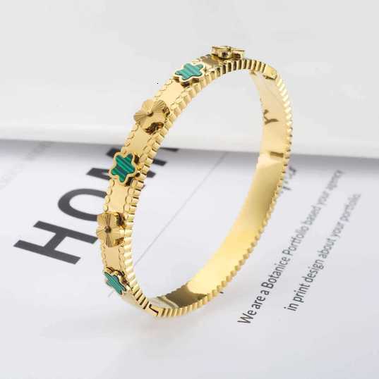 Luxury-simplified stainless steel jewelry, women's accessories, men's versatile exquisite wristbands M251219