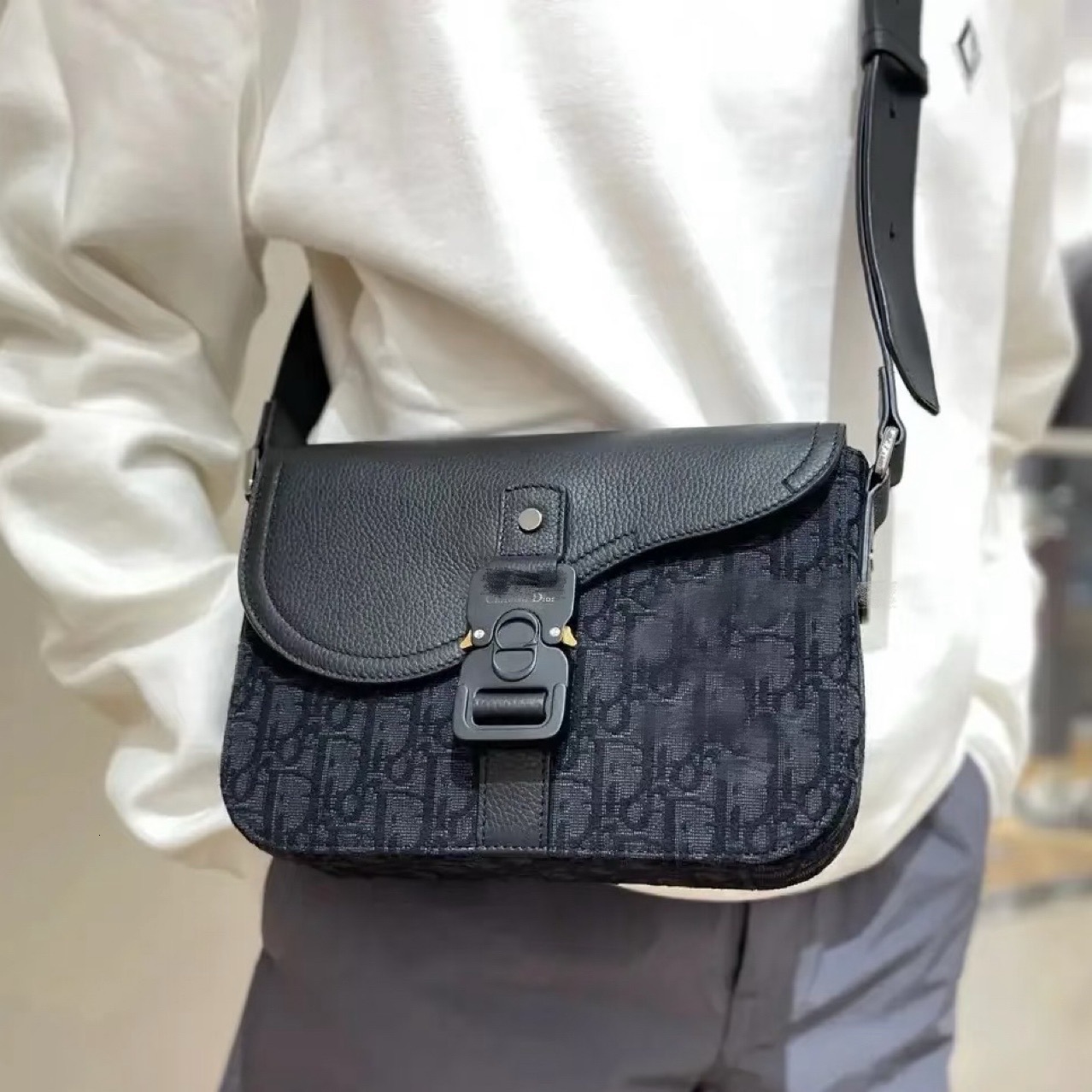 2025 New Saddle Messenger Bag Fashion Lock Buckle Trendy Versatile Flap Casual Single Shoulder Crossbody Postman Bag