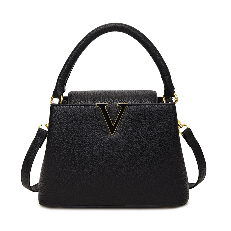 Free delivery designer shoulder bag Fashionable and comfortable handbag women's casual and simple commuting bag