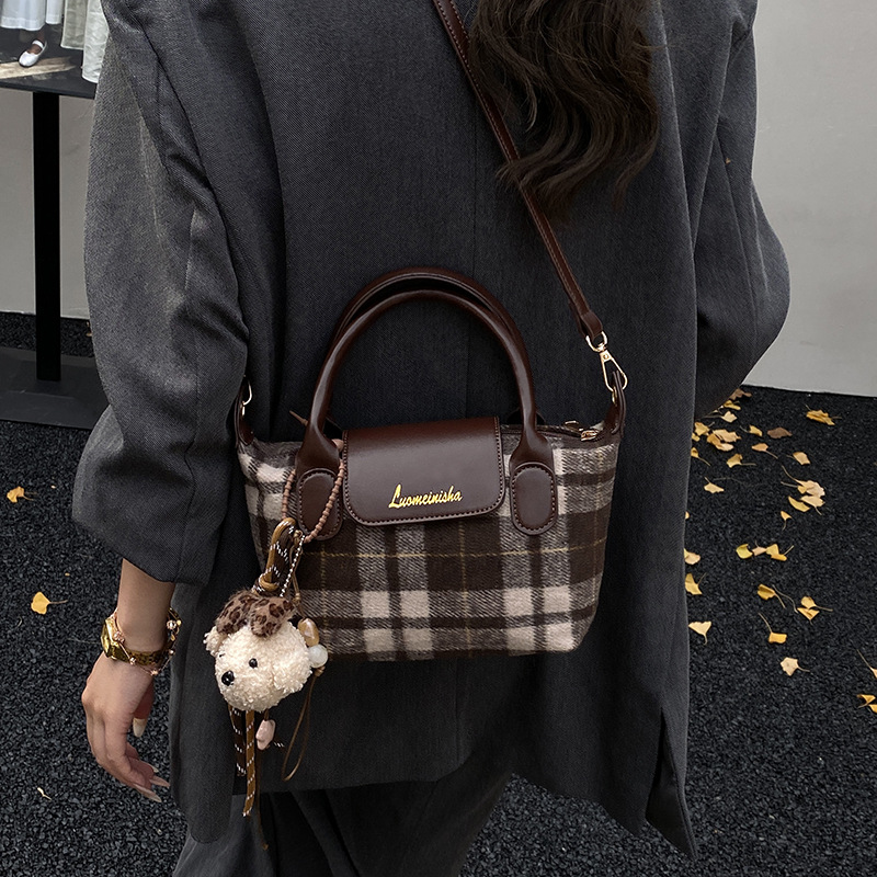 Free shipping designer bags for womens Shoulder bags black brown green Cute casual versatile autumn and winter woolen shoulder crossbody bag