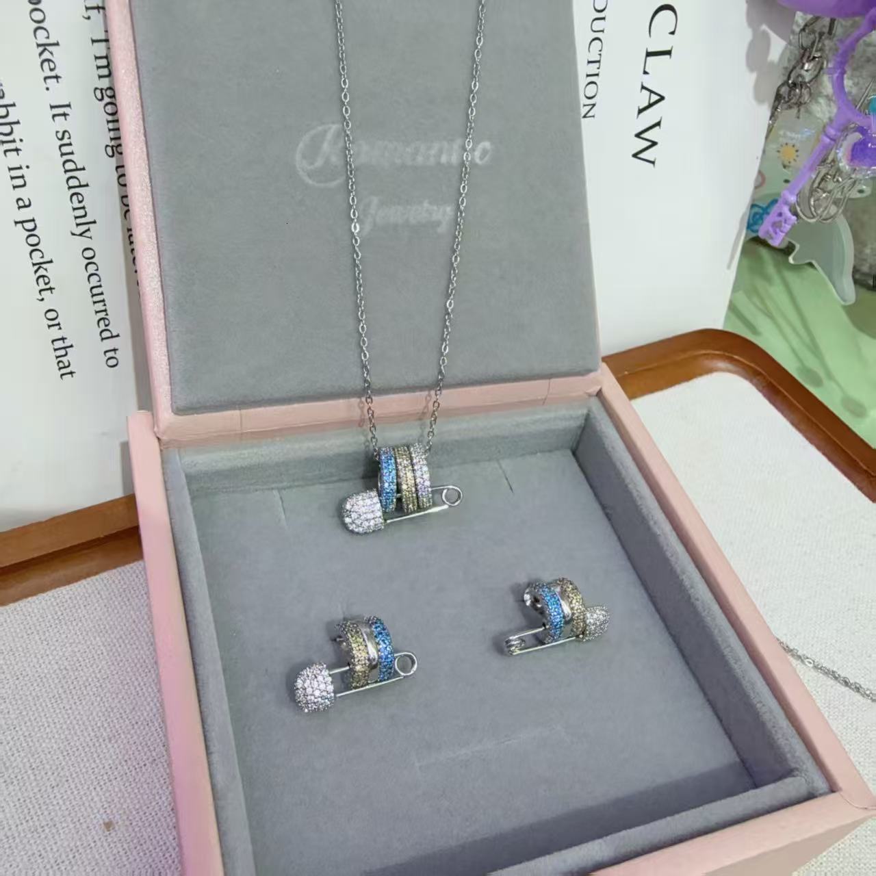 Ladies' necklace with micro inlaid colored zircon Passepartout earrings, fashionable, exquisite, elegant, uniquely designed earrings and necklaces