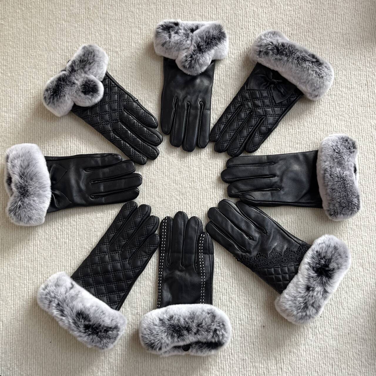 YY5388 Womens Leopard Pattern Leather Gloves Womens Short Winter Wool Lining Thick Luvas Botton Warm Guantes Mujer241105