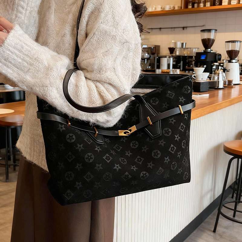 2025 New Deer Skin Velvet Classic Printed Tote Bag Large Capacity Commuter Leisure Fashion Handbag For Woman