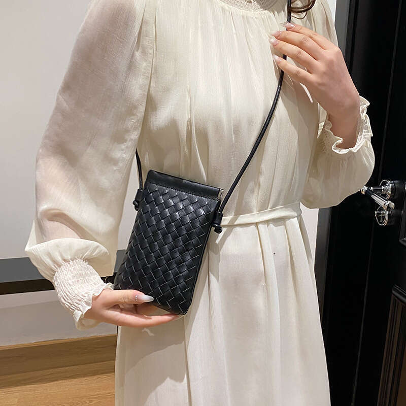 High-end Retro Woven Phone for Women 2024 Summer New Mini Shoulder Lipstick Earphone Crossbody Bag