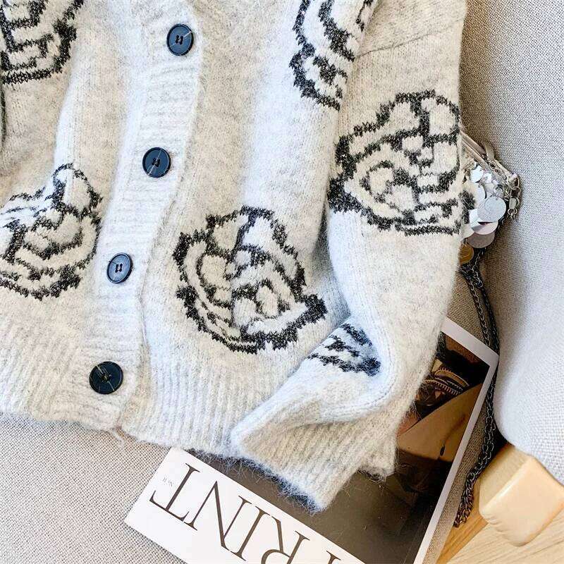 Women's White V-Neck Jacquard Cardigan Luxury Vintage 2000S Y2k Jumper Top Knitwear Long Sleeves Cashmere Sweater Autumn