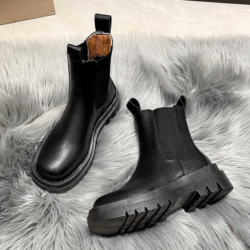 2024 New Women Walking Designer Casual Outdoor Square Heel Boots Women Slip on Retro Platform Motorcycle Boots Shoes for WomenT251223