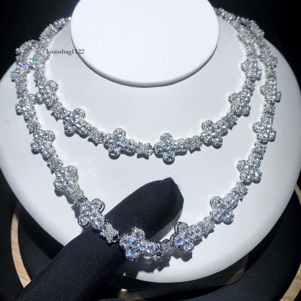 Moissanite Imitation Iced Out VVS Pendant Classic Bull Head Necklace Exquisite Craftsmanship Quality15168461