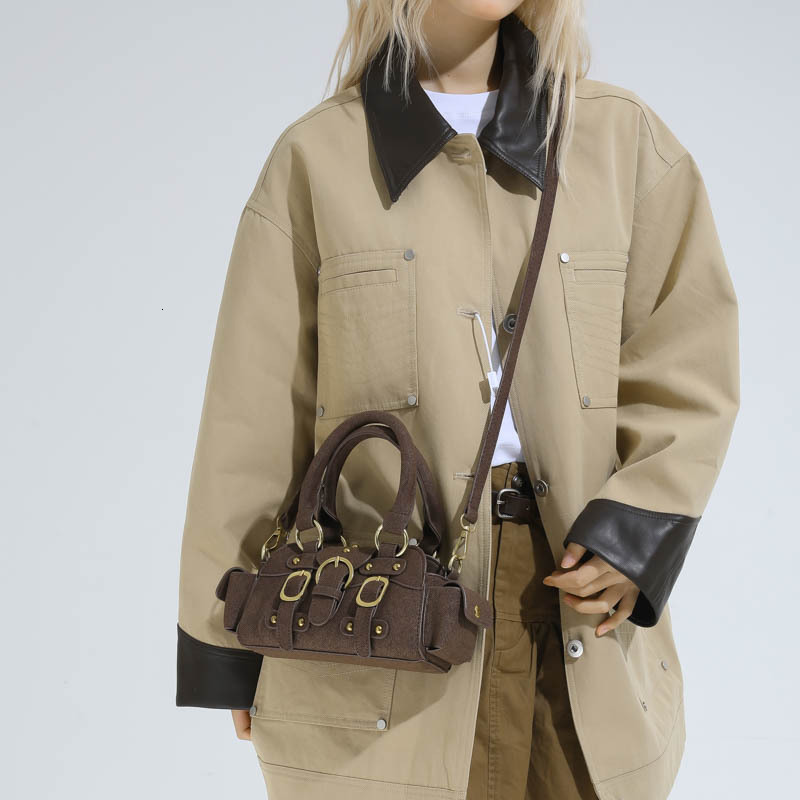 Fashionable solid color motorcycle bag with trendy texture women's crossbody bag spicy girl style avant-garde luxury handbag exquisite fashion de