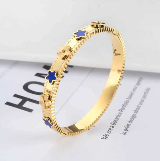 Luxury-simplified stainless steel jewelry, women's accessories, men's versatile exquisite wristbands M251219