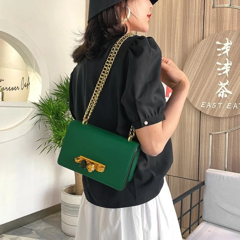 Ring-hardware Shoulder Bag Women Skull Stud Detailing Crystal Embellishment Sliding Chain-link Crossbody Bag Trend Handbag 251217