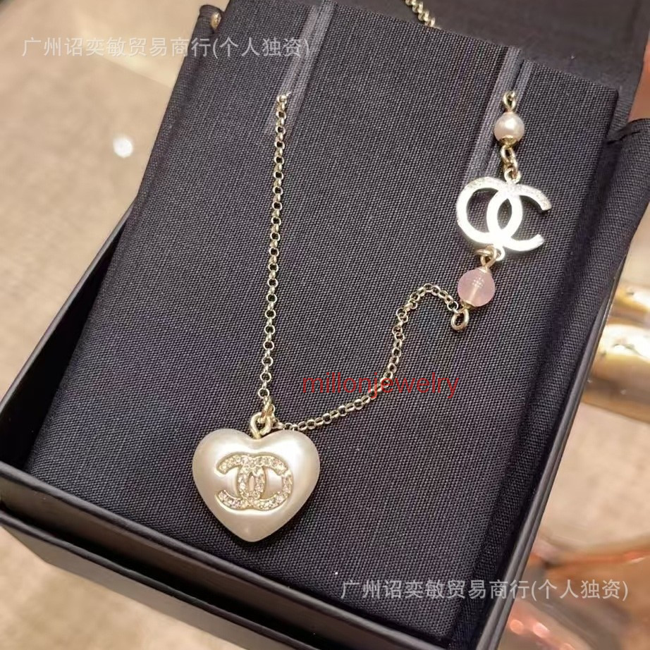 designer jewlery ccity Double C Pearl White Peach Necklace for Women Sweet Fashion Pink Pearl Collarbone Chain