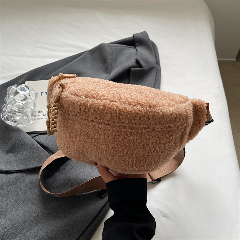Large Womens Waist Bag Winter Plush Belt Bag Shoulder Crossbody Chest Bag Fashion Fluffy Fanny Pack Banana Purse er Bag 241031