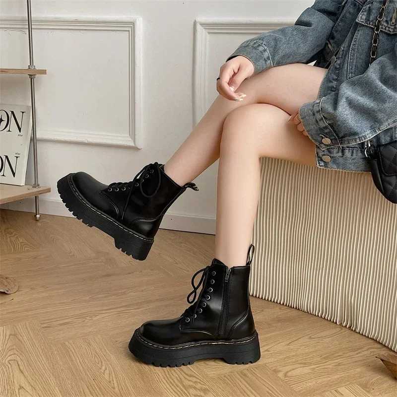 Minimalist Lace-up Women Boots 5Cm Chunky Heel Platform Women Boots British Style Thick Sole Increase Height Casual BootsT251223