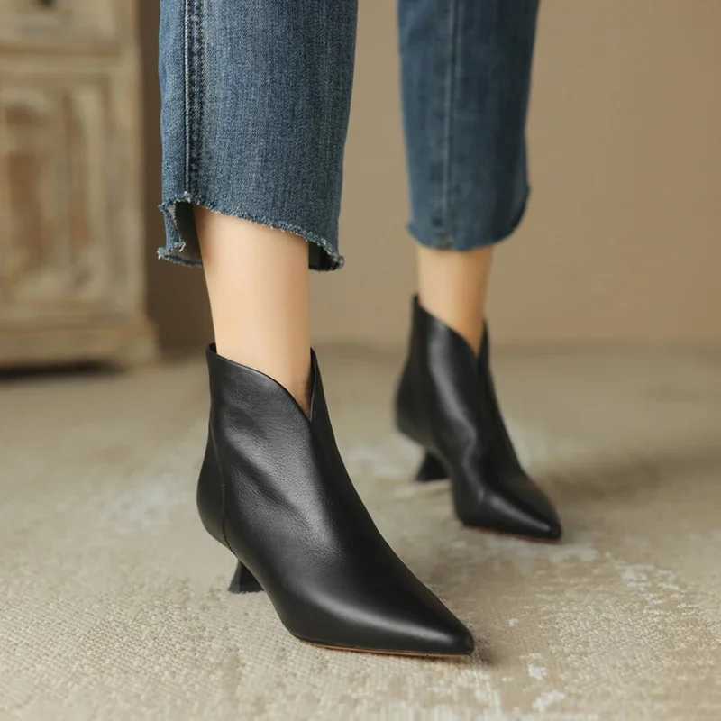 Autumn Winter Pointed Toe Women Ankle Boots Fashion Elegant Zippers Short Booties Vintage Ladies Square Heels Casual ShoesT251223