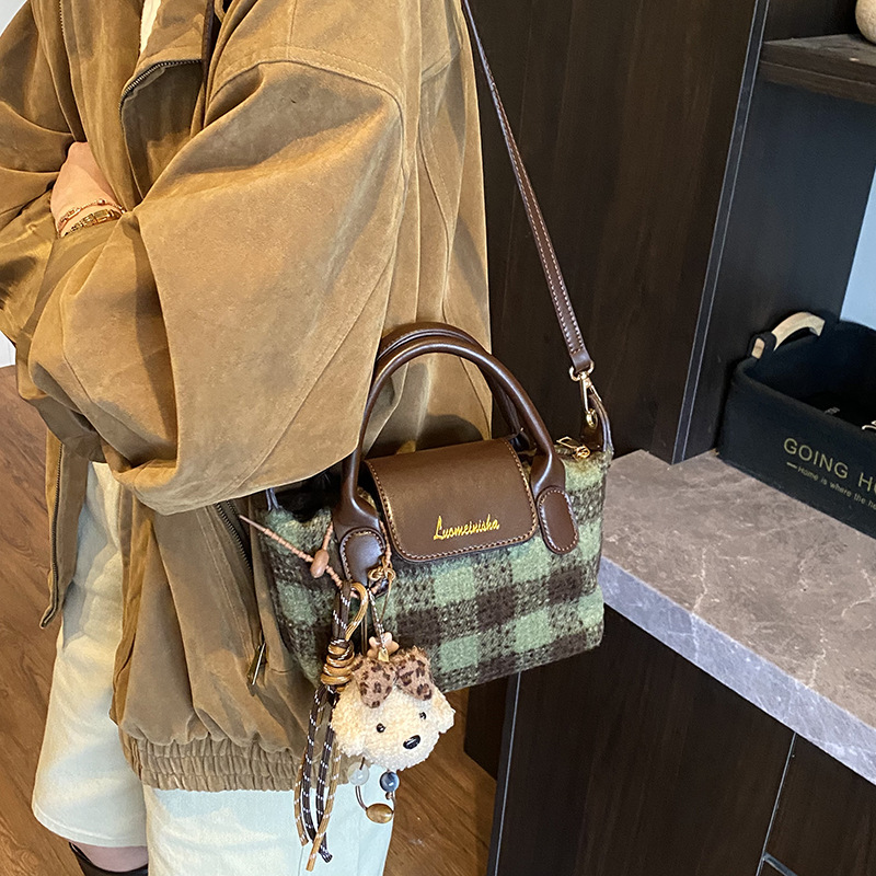 Free shipping designer bags for womens Shoulder bags black brown green Cute casual versatile autumn and winter woolen shoulder crossbody bag