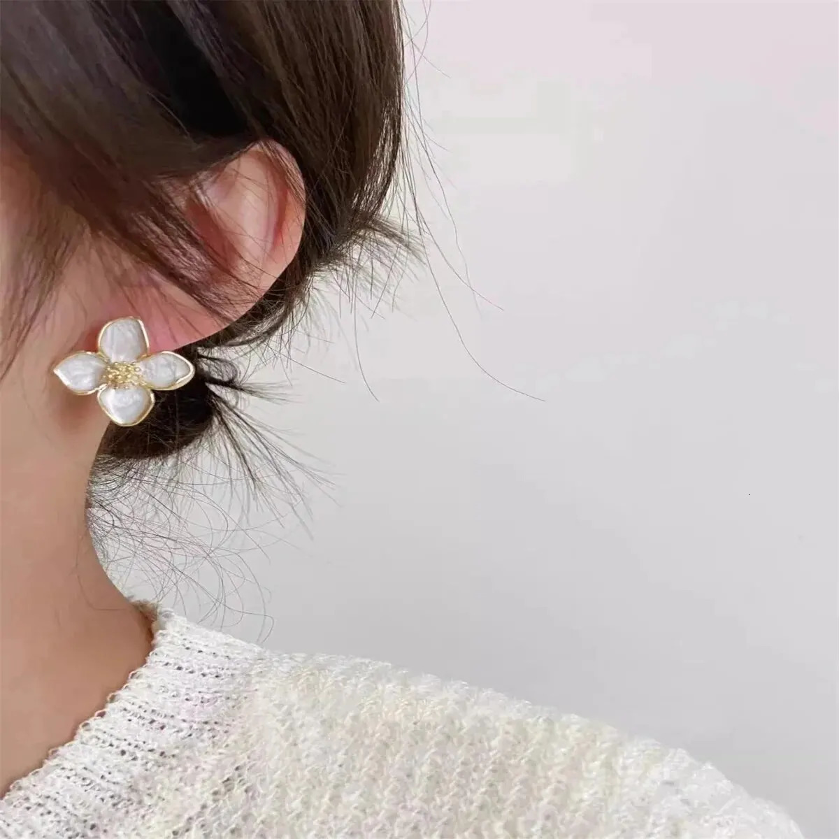 Gold Color Metal Flower Shape Green Epoxy Earrings Stud For Women Milky Color Enamel Girl Cute Post Earrings Ins Fashion Jewelry 251222