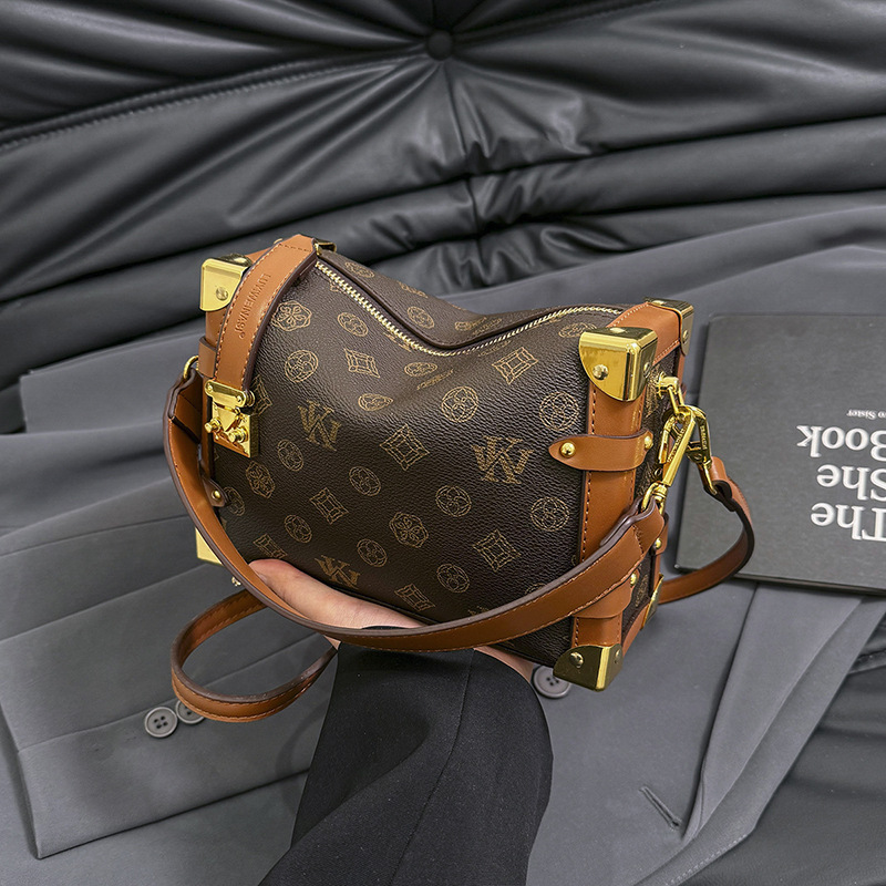 LUYIWEINASI Premium sense small square box bag women 2025 new retro printing commuter cosmetic bag shoulder bag oblique span bag women