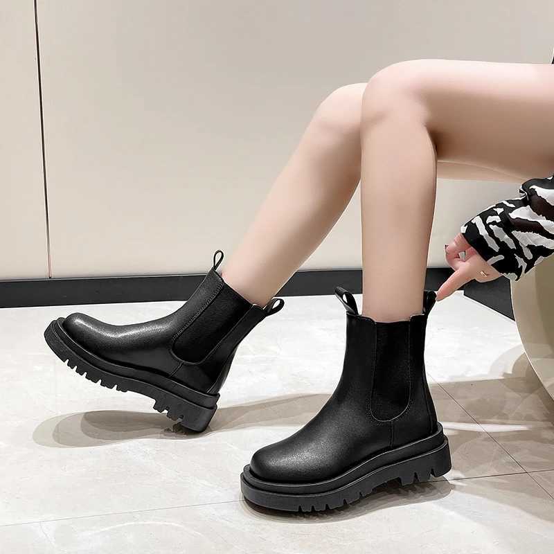 2024 New Women Walking Designer Casual Outdoor Square Heel Boots Women Slip on Retro Platform Motorcycle Boots Shoes for WomenT251223