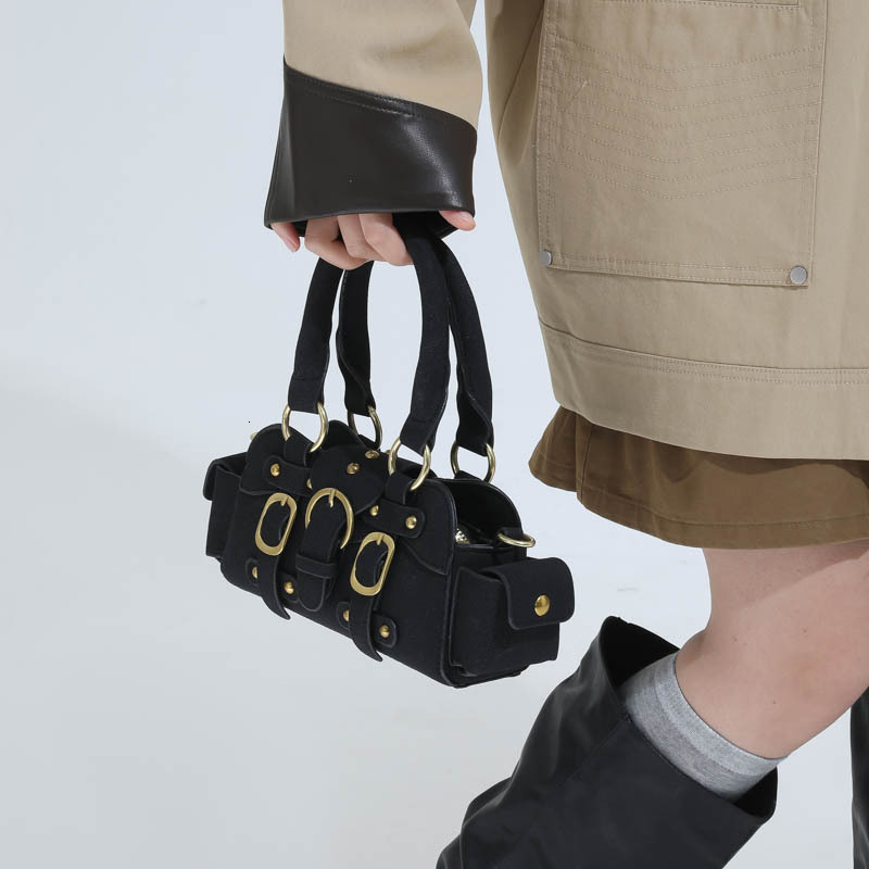 Fashionable solid color motorcycle bag with trendy texture women's crossbody bag spicy girl style avant-garde luxury handbag exquisite fashion de