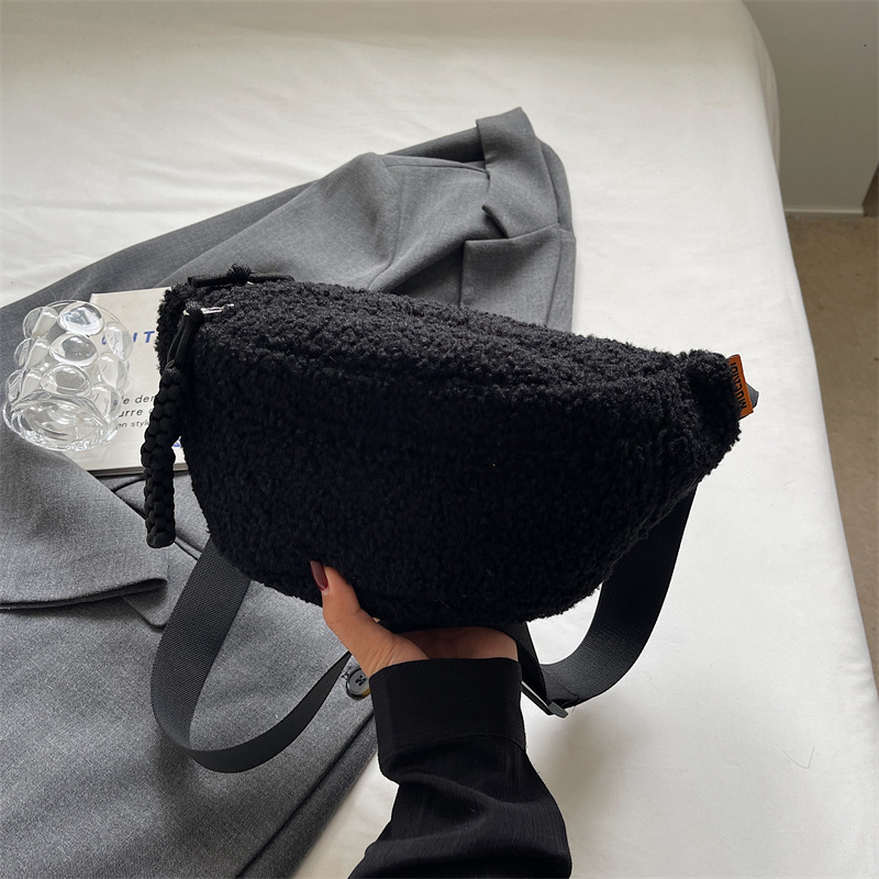 Large Womens Waist Bag Winter Plush Belt Bag Shoulder Crossbody Chest Bag Fashion Fluffy Fanny Pack Banana Purse er Bag 241031