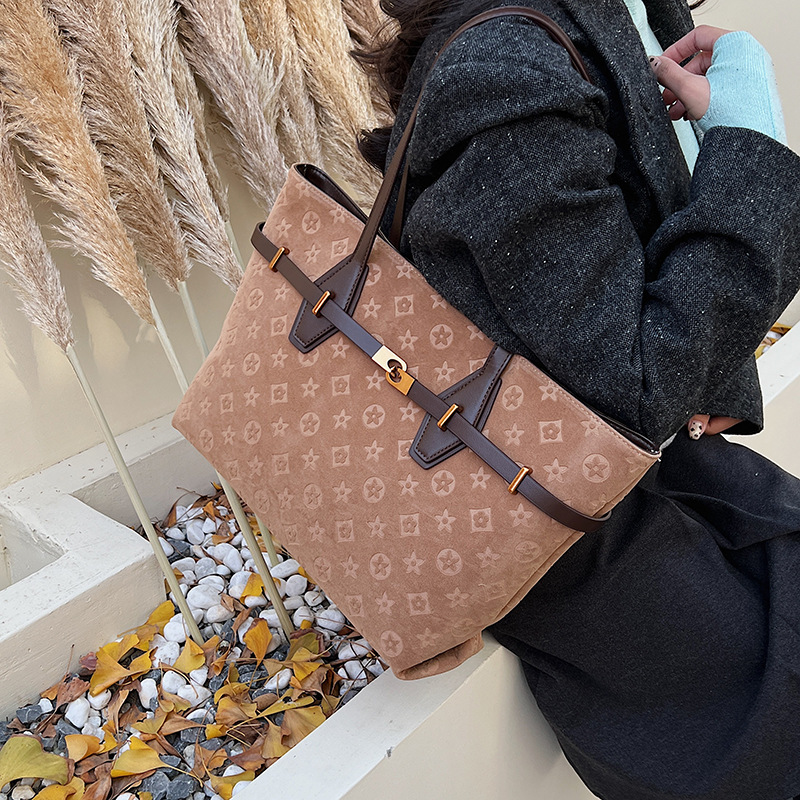 2025 New Deer Skin Velvet Classic Printed Tote Bag Large Capacity Commuter Leisure Fashion Handbag For Woman