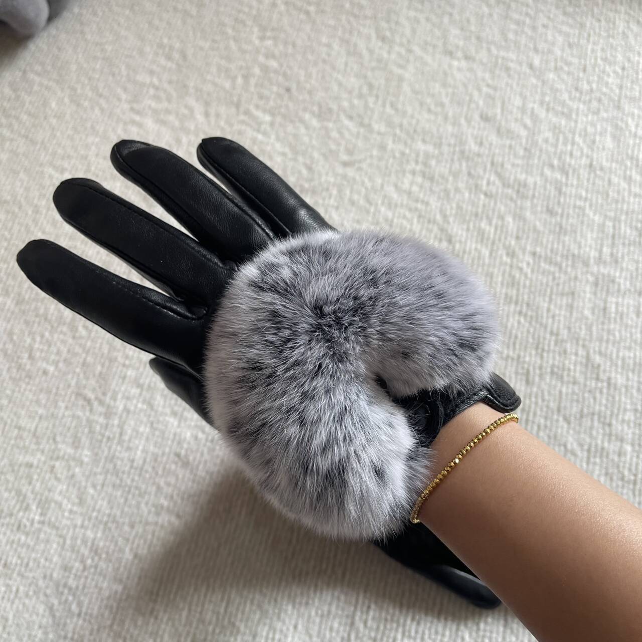 YY5388 Womens Leopard Pattern Leather Gloves Womens Short Winter Wool Lining Thick Luvas Botton Warm Guantes Mujer241105