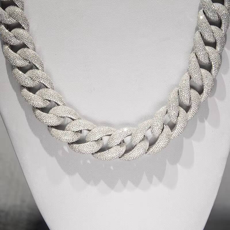 Moissanite Miami Cuban Link Chain in Silver 925 Sparkling 20mm Iced Out VVS Moissanite Cuban Link Chain