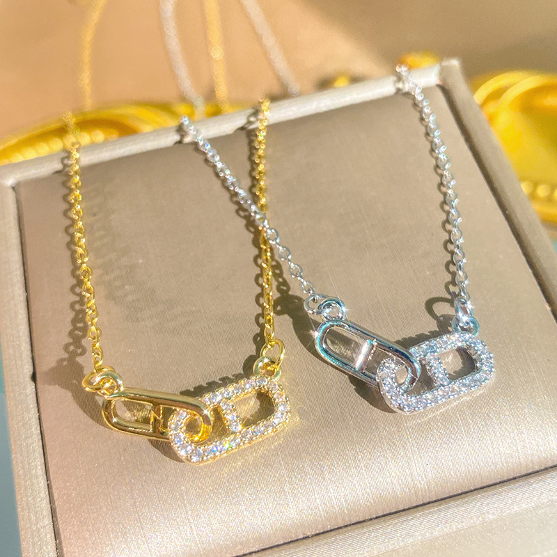 Women's necklace with simple double ring classic design, women's titanium steel necklace inlaid with all diamonds, paper clip pendant, exquisite collarbone chain