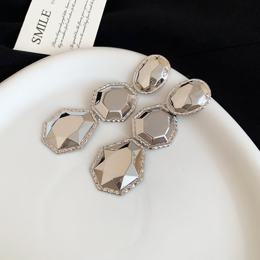 Simple Personalized Irregular Geometric Exaggerated Polygonal Earrings for Daily Use - view 3
