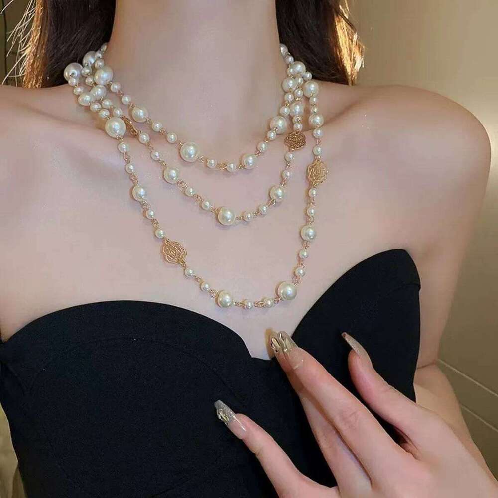 Designer Vintage Lady Camellia Pearls Flower Long Necklace Chain Elegant Double Layers Jewelry for Women Party Fashion Accessory High Quality Textured Gift