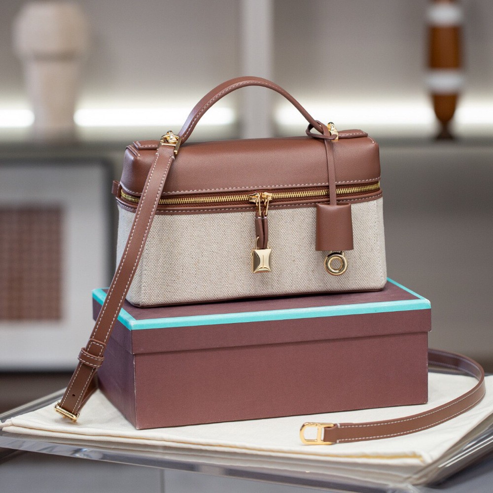 Designer Bag: Niche Design Canvas Lunch Box Bag, Light Luxury Linen with Cowhide Shoulder Bag, Casual Versatile Crossbody Bag, Commuter Handbag 10A