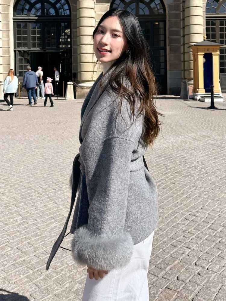 Fashion Lapel V-neck Woolen Coat Women Chic Lace Up Single Breasted Pocket Loose Jacket 2025 New Lady Daily High Street OutwearsT251224