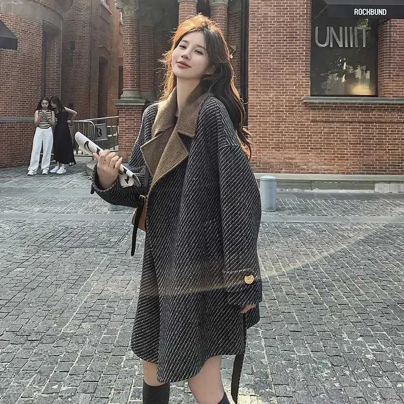 Korean Striped Contrasting Woolen Doat for Women in Autumn and Winter 2023 New Small and High-end Feeling Thickened Woolen CoatT251224