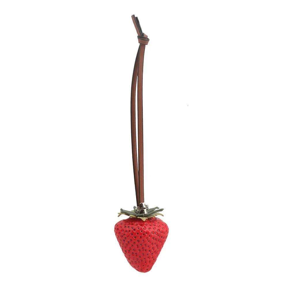 Simulation Resin Strawberry Fashionable Fruit Pendant Couple Hanging Bag Parts Accessories Gift X251224
